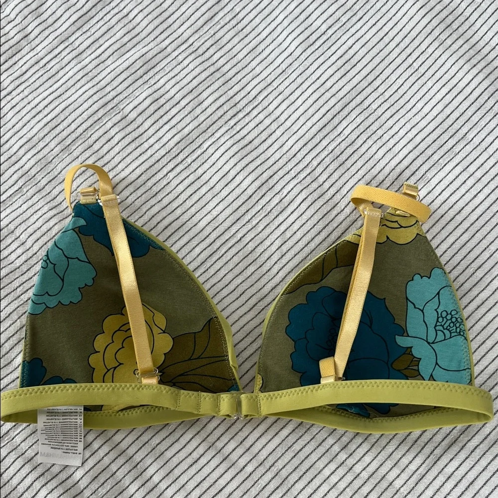 💚BUY 3 for $15💚 💚 H&M Green Bikini Top